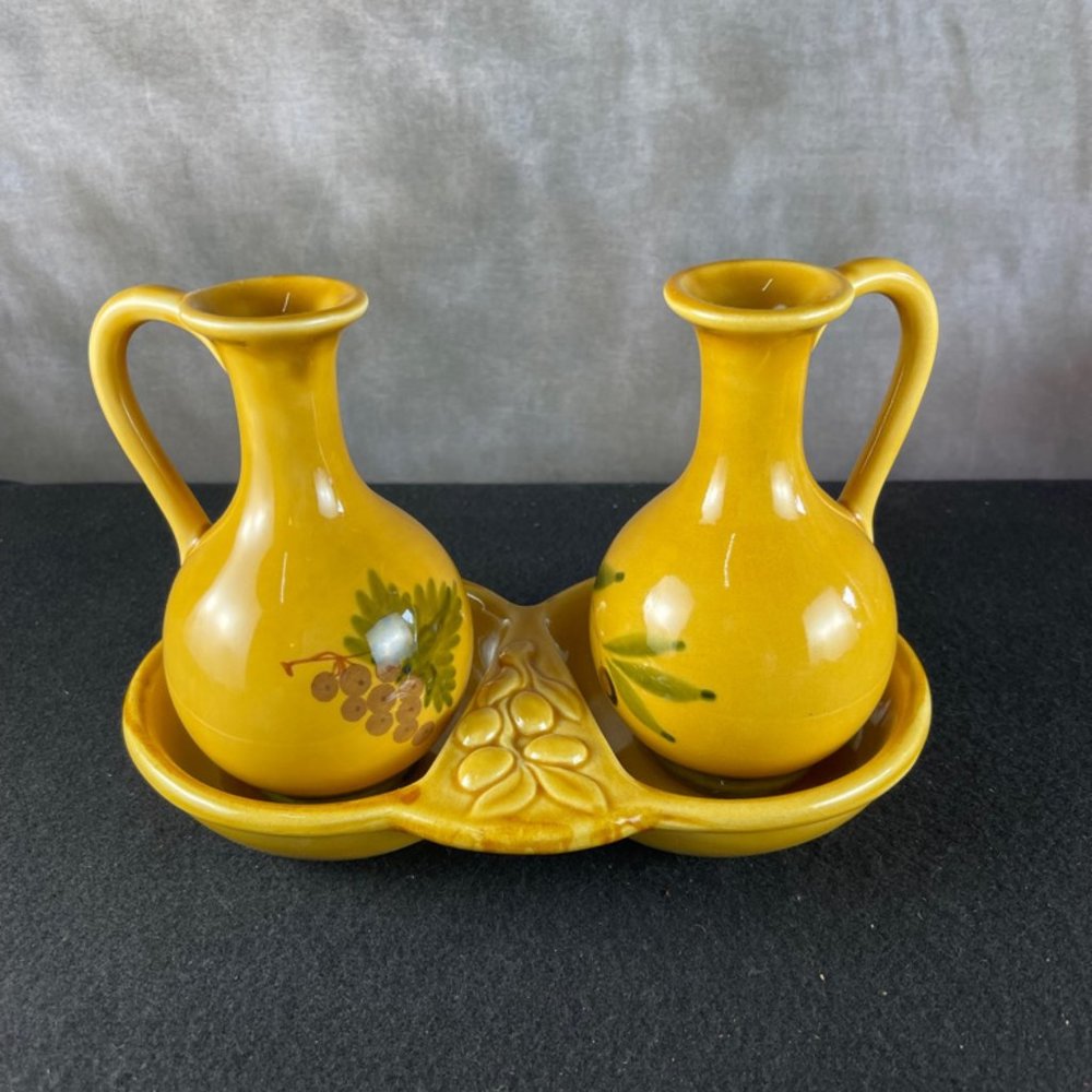 Rare Vintage Il Nodo Ceramiche Hand Made in Italy Ceramic Oil And Vinegar Set